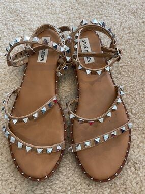 Steve Madden Studded Gladiator Flat Sandals - Nude Tan Faux Leather Size 8.5